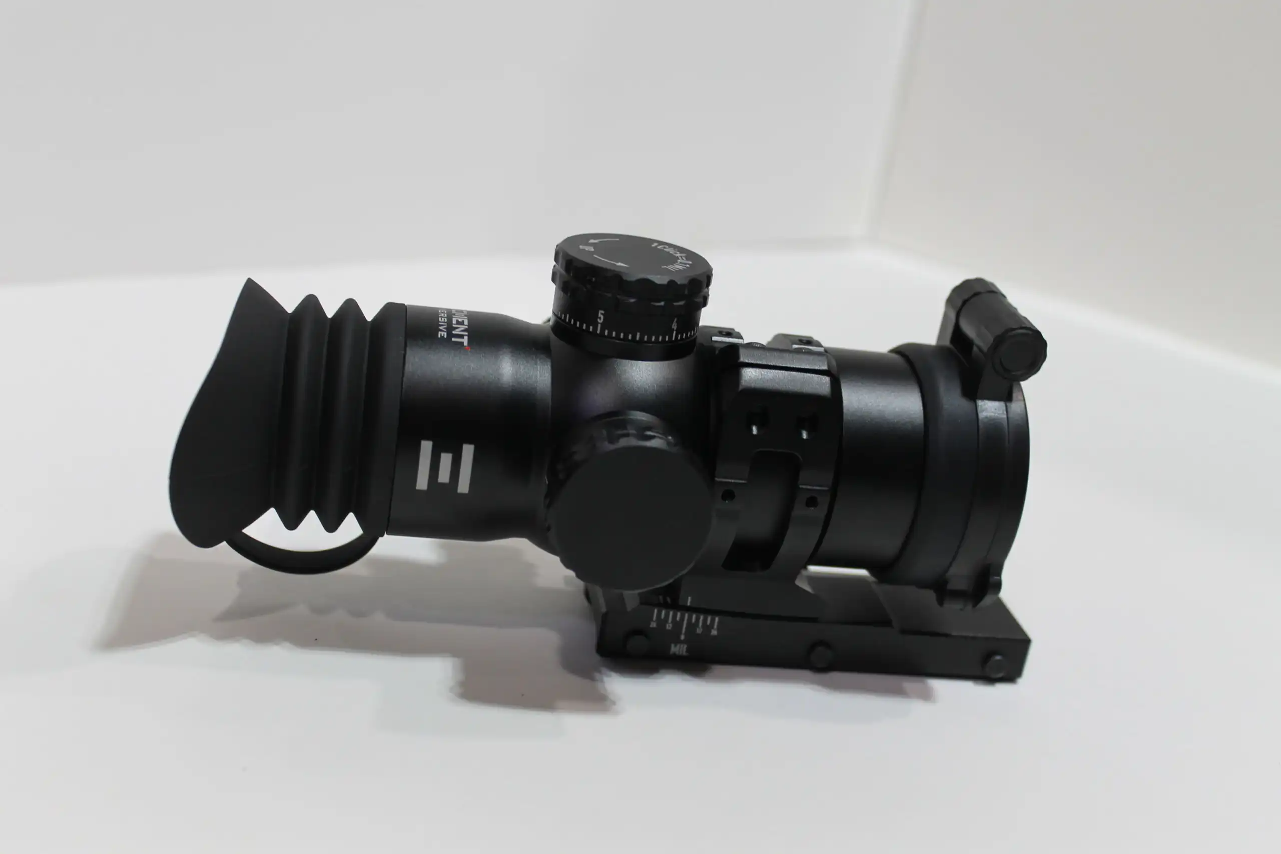 Element Immersive Series 10x40 - Image 3